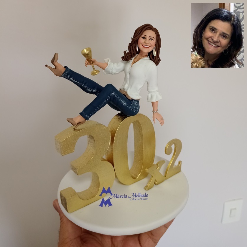 Boneca de aniversário 60 anos com taça e número