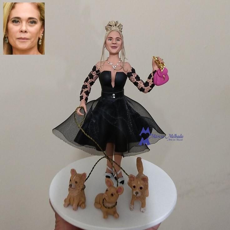 Boneca de aniversário com cachorrinhos e vestido chique