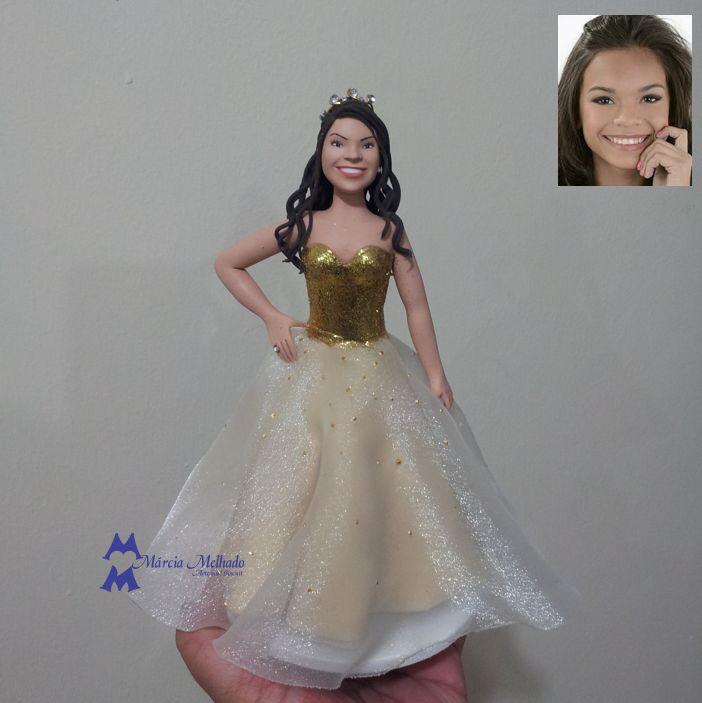 Boneca de aniversário 15 anos com vestido simples