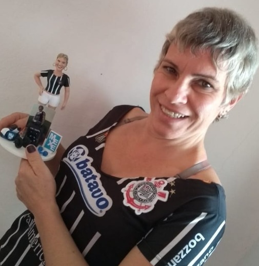 Boneca de aniversário torcedora do Corinthians com itens de academia 